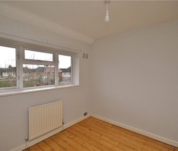 Larch Avenue, Guildford, Surrey, GU1 1JY - Photo 3