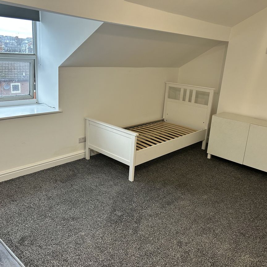 Room in a Shared House, Trafalgar Road, CH44 - Photo 1