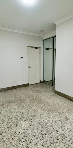 Modern Studio Apartment - Photo 1