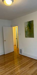 New kitchen, flooring 1 plus on 2 floors of period home Christie Pits - Photo 3