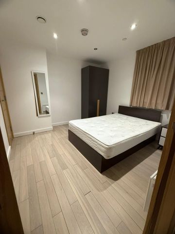 Studio Flat, Produce Exchange Building, L2 - Photo 2