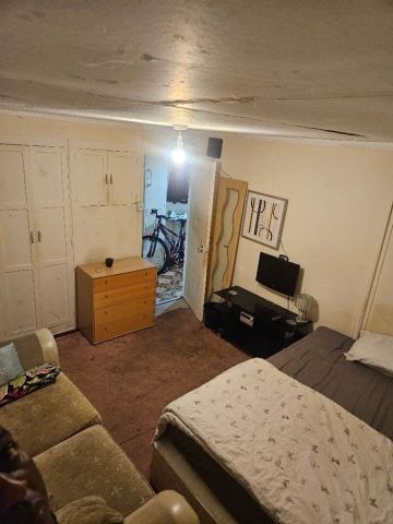 Room in a Shared Flat, Meliot Road, SE6 - Photo 3