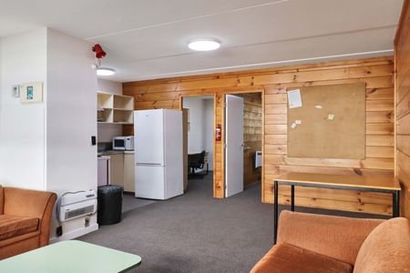 5 BEDROOM LIVING! - Photo 3