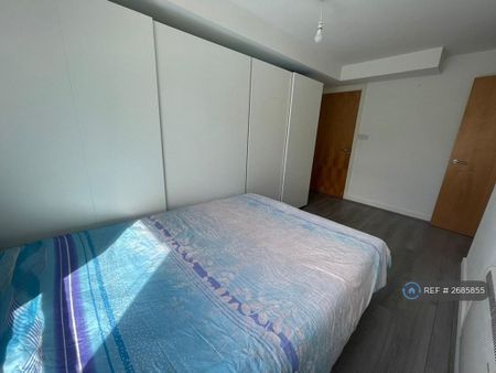 3 bedroom flat to rent - Photo 3