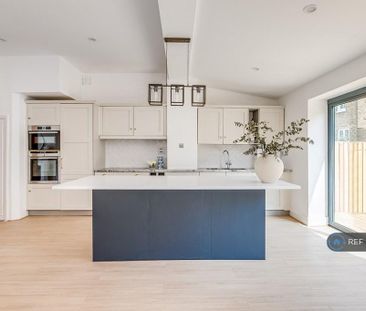 4 bedroom terraced house to rent - Photo 5