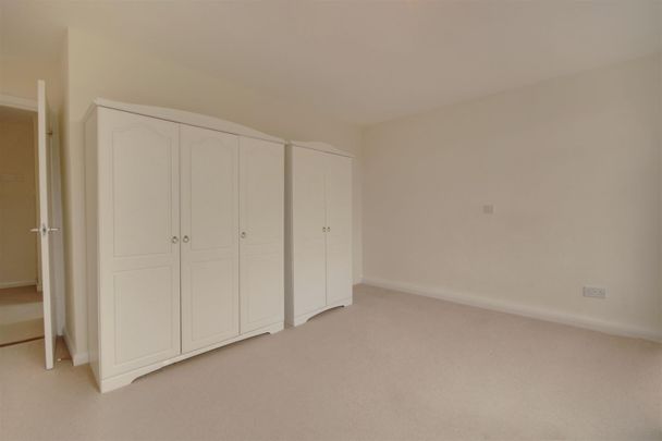 A 1 Bedroom Flat in Charlton Kings GL53 9BQ - Photo 1