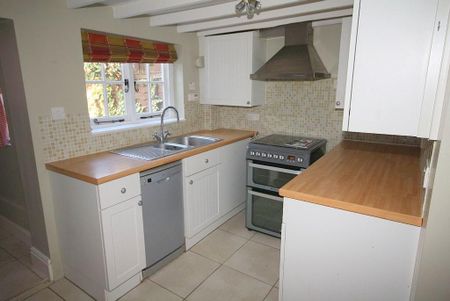 3 bedroom terraced house to rent - Photo 5