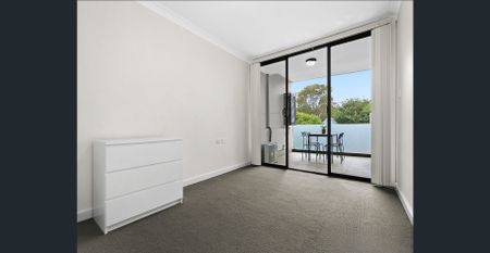 Spacious Two-Bedroom Apartment in the Heart of Waterloo - Photo 4