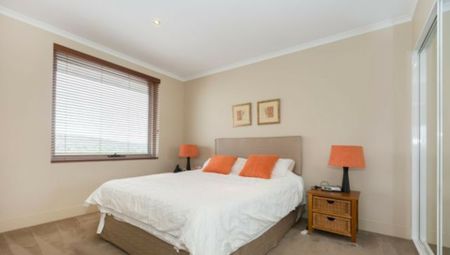 Want to Live with Style and Convenience! - Furnishing Optional - Photo 3