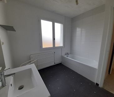 Location Maison 4 pièce(s) - 92 m² - Photo 2