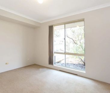 4 Bedroom, 2 Bathroom Family Home in Murdoch - Photo 1