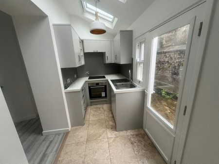 Mews house to rent on - Photo 4