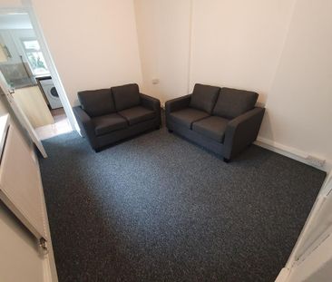 4 bedroom terraced house to rent - Photo 2