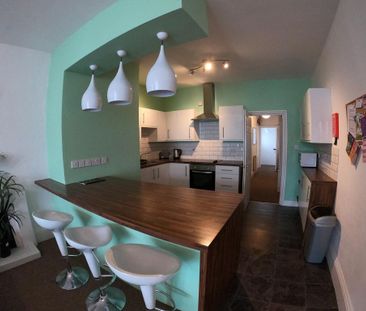 4 bedroom apartment to rent - Photo 1