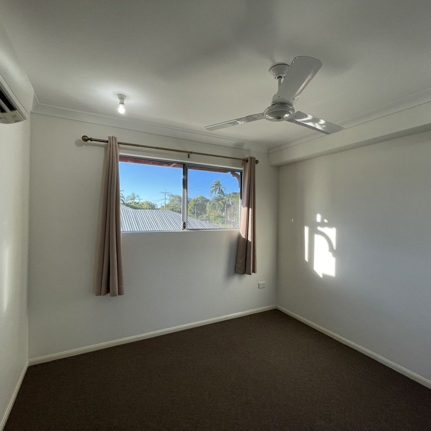 2 bedroom unit close to city and beach - Photo 1