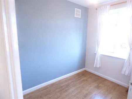 3 bedroom end of terrace house to rent - Photo 2