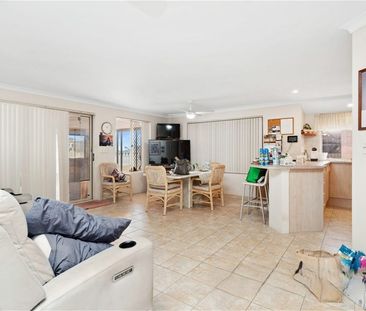 $750/w Spacious 3x2 Home - Photo 1