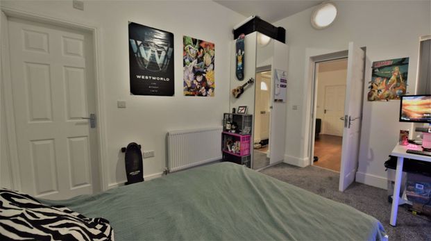 2 bedroom Flat in Kelso Street, Leeds - Photo 1