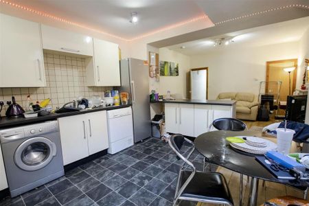 5 bedroom apartment to rent - Photo 2