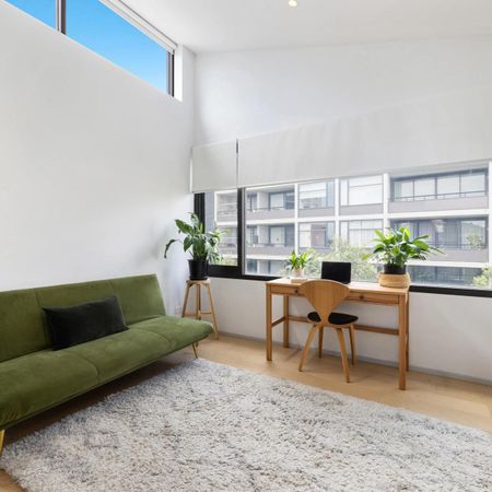 Split-level contemporary extravagance - Photo 2