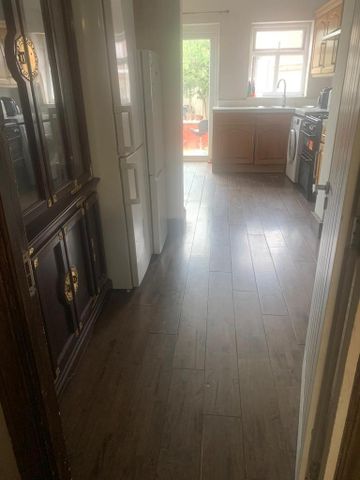 1 bedroom in a house share to rent - Photo 5