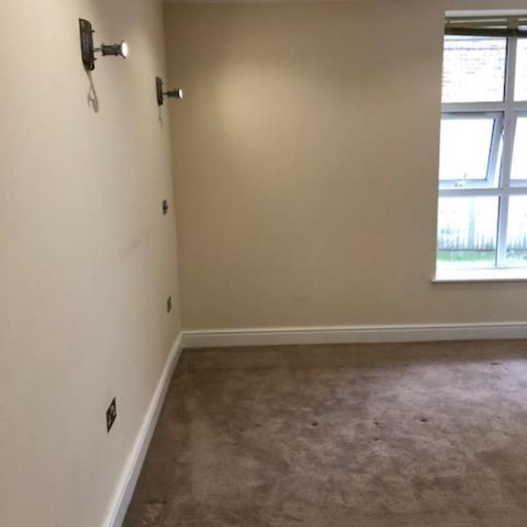 Terrace Road, Walton-On-Thames KT12, London - Photo 1