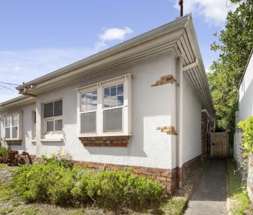 Period Home with rear courtyard! - Photo 1