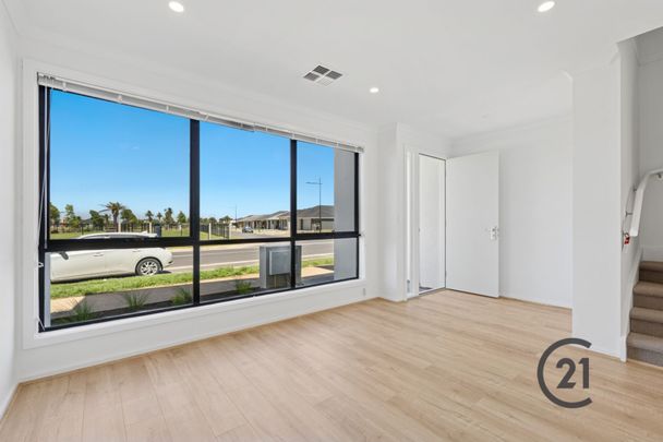 Brand New Townhouse - Spacious and Joyful Neutral Colours throughout - Photo 1