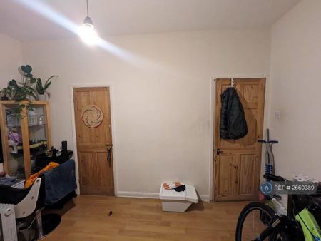 2 bedroom end of terrace house to rent - Photo 5