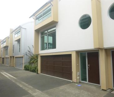 3 Bedroom Townhouse with Double Garage - Photo 4