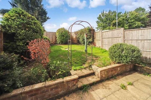 Chapel Meadow, Tring, HP23 - Photo 1