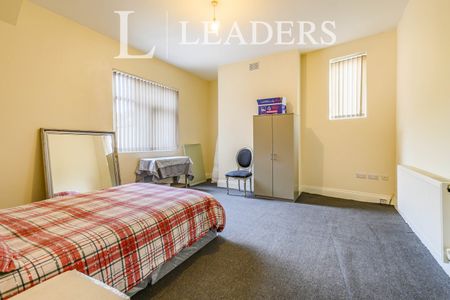 8 bedroom house to rent Bolton Road, Farnworth, Bolton, BL4 - Photo 4