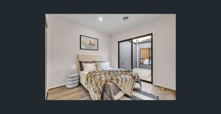 Stunning Modern Home in the Heart of Thornhill Park - Feature-Packed & Perfectly Designed - Photo 3