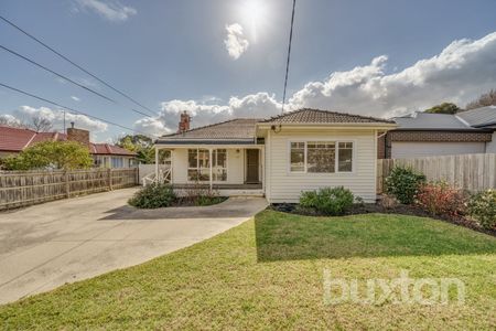 27 Massey Street, Box Hill South VIC 3128 - House For Rent | Domain - Photo 3