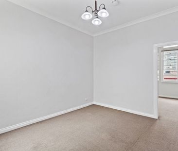 Prime inner-city location with excellent transport links - Photo 3