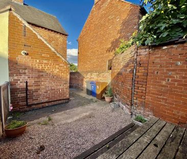 2 bedroom end of terrace house to rent - Photo 4