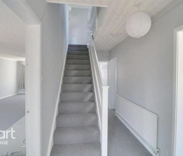 4 bedroom detached house to rent - Photo 2