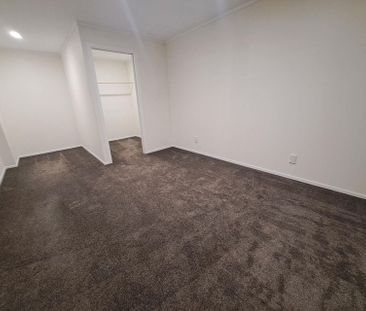 Sunny and warm three bedroom townhouse in Waterloo - Photo 5