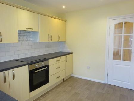 3 bedroom terraced house to rent - Photo 4
