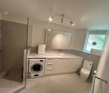 For Rent: Leafy Churchlands 2x1 Apartment with Pool + Balcony - Photo 1