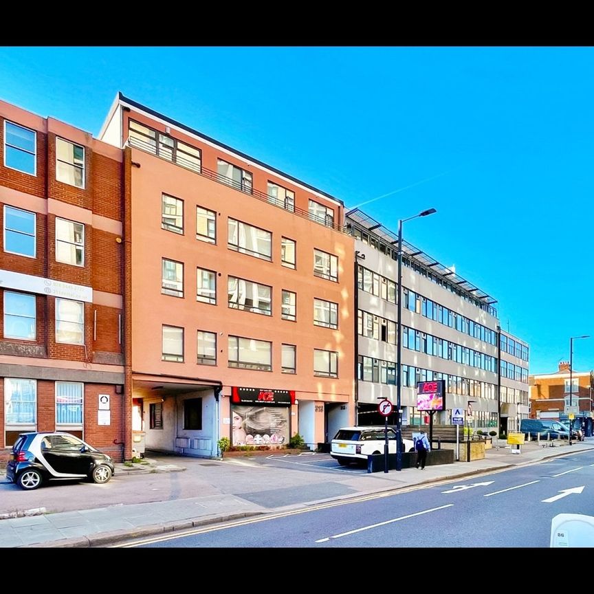 3 Bed Flat, Ballards Lane, N12 - Photo 1