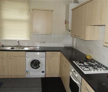 4 bed Mid Terraced House for Rent - Photo 5