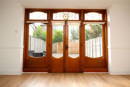 Lansdowne Park, Grand Canal Dk, Dublin 4 - Photo 2