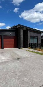 Practical 5 Bedroom Living - Photo 4