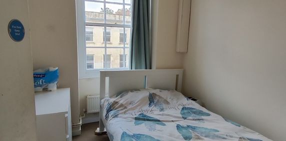 Room in a Shared House, Park Street, BS1 - Photo 2