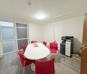 Helle Wohnung auf zwei Ebenen mit eigenem Keller und Außenstellplatz - Photo 4