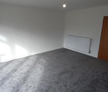 3 bedroom link detached house to rent - Photo 3