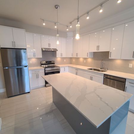 Top Floor Condo - Photo 2