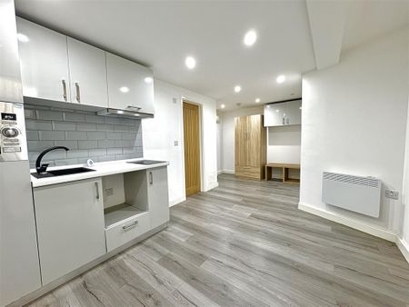 1 bed Studio To Let - Photo 5