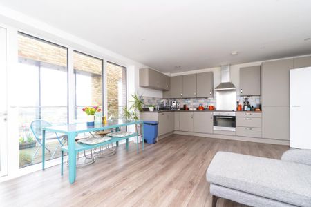 2 bedroom penthouse to rent - Photo 5